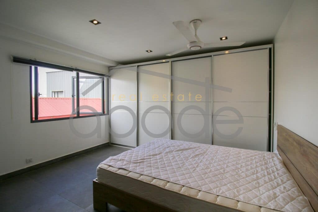 3 bedroom renovated apartment for sale Daun Penh Riverside Wat Phnom