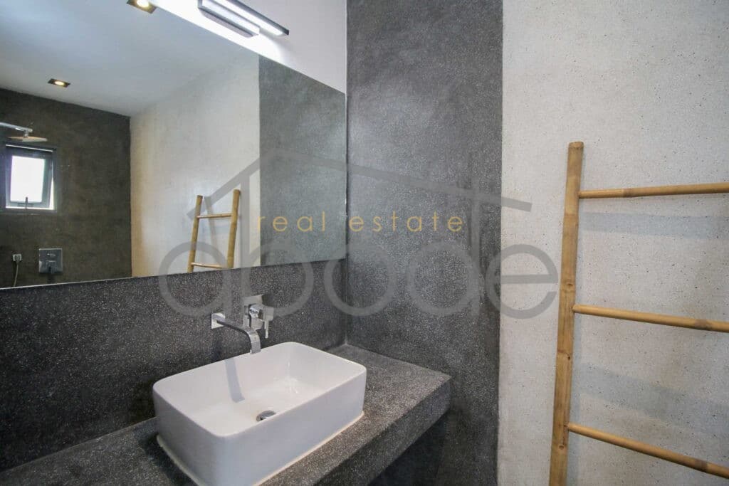 3 bedroom renovated apartment for sale Daun Penh Riverside Wat Phnom