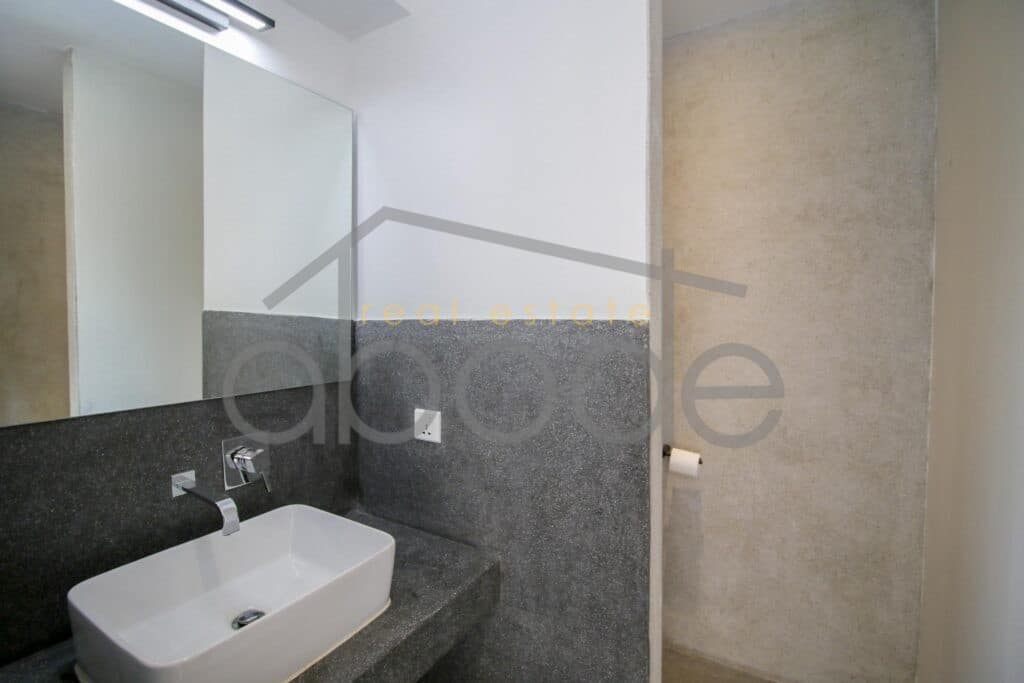 3 bedroom renovated apartment for sale Daun Penh Riverside Wat Phnom