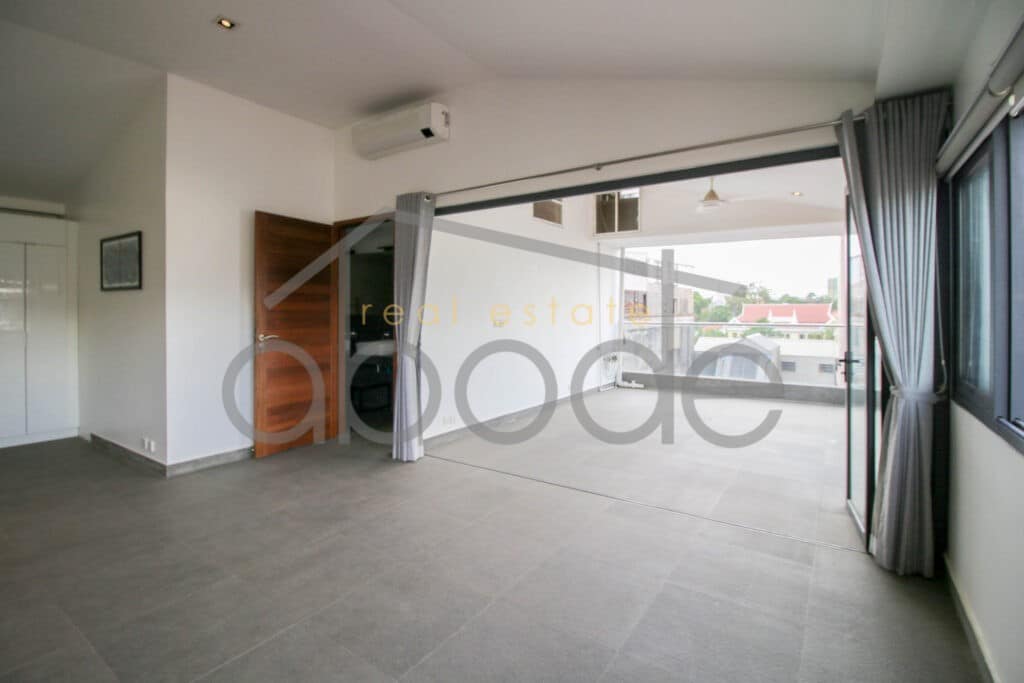 3 bedroom renovated apartment for sale Daun Penh Riverside Wat Phnom