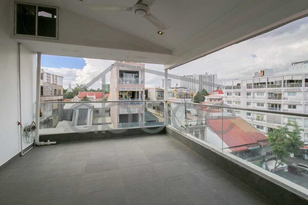 3 bedroom renovated apartment for sale Daun Penh Riverside Wat Phnom