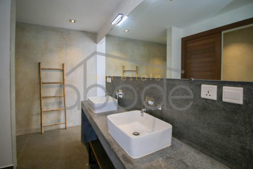 3 bedroom renovated apartment for sale Daun Penh Riverside Wat Phnom