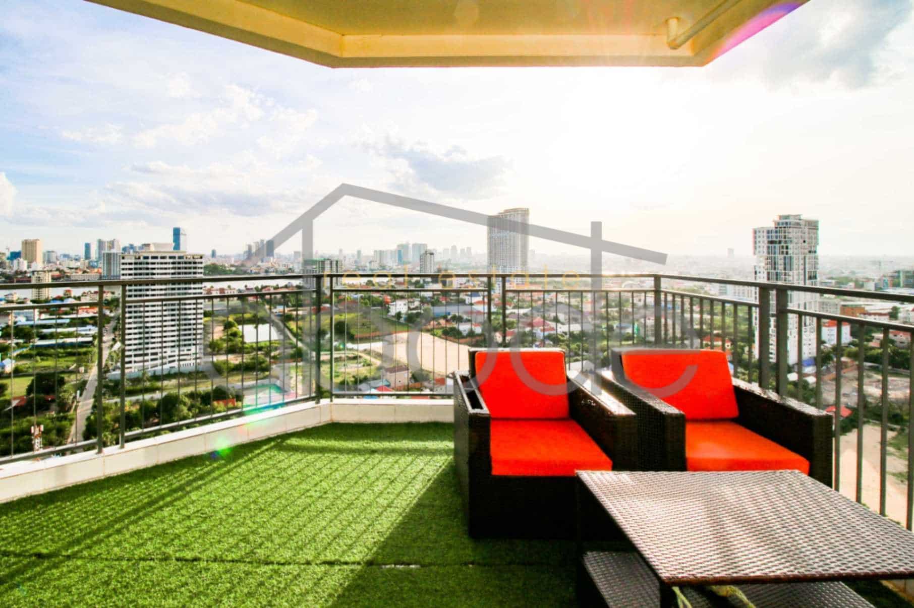 Magnificent 4-bedroom sub-penthouse apartment for sale Chroy Changvar
