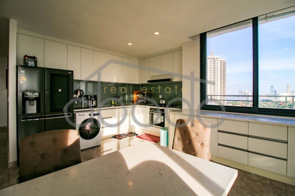 4 bedroom penthouse apartment for sale Chroy Changvar