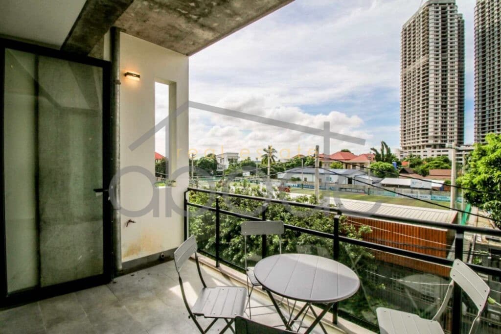 Luxury duplex 4 bedroom apartment for rent Chroy Changvar