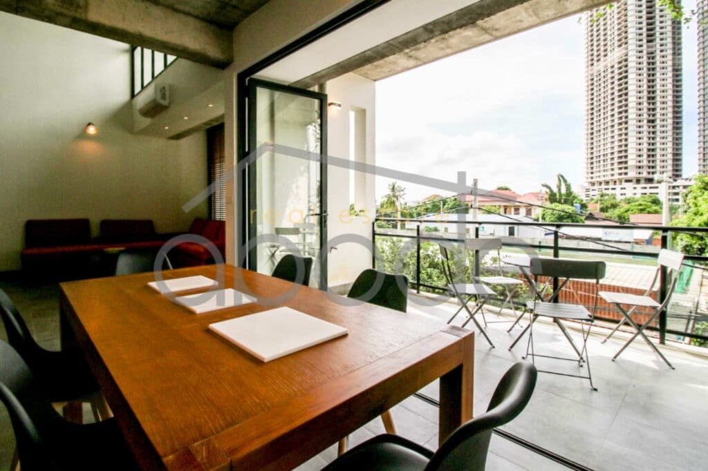 Luxury duplex 4 bedroom apartment for rent Chroy Changvar