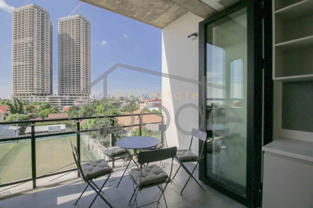 Modern 4 bedroom apartment for rent Chroy Changvar Swimming Pool