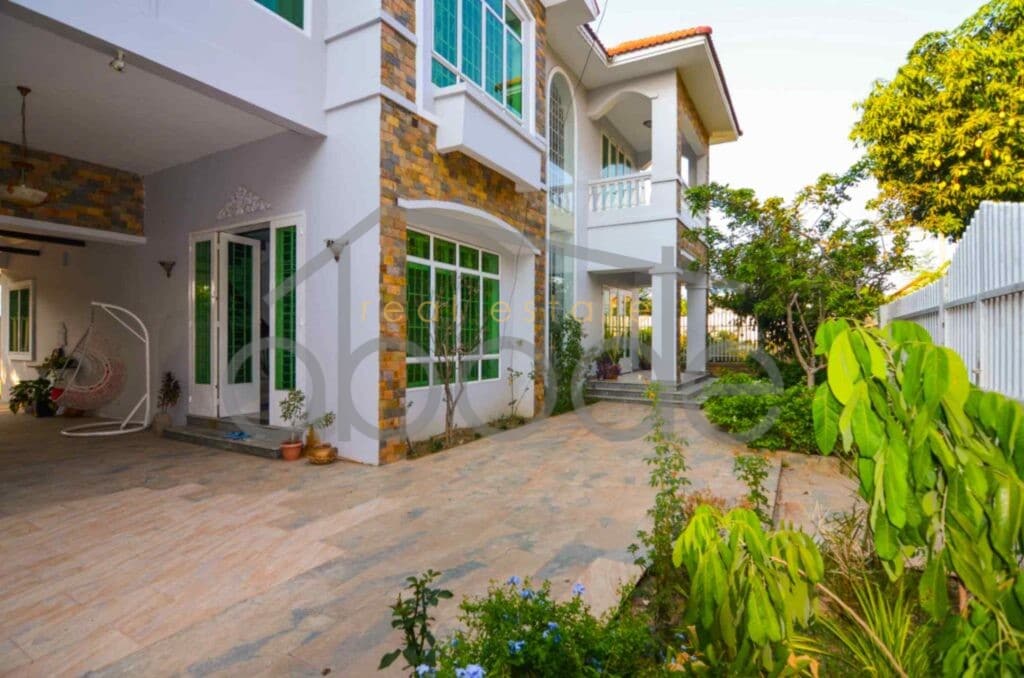 Villa for rent Chroy Changvar Phnom Penh