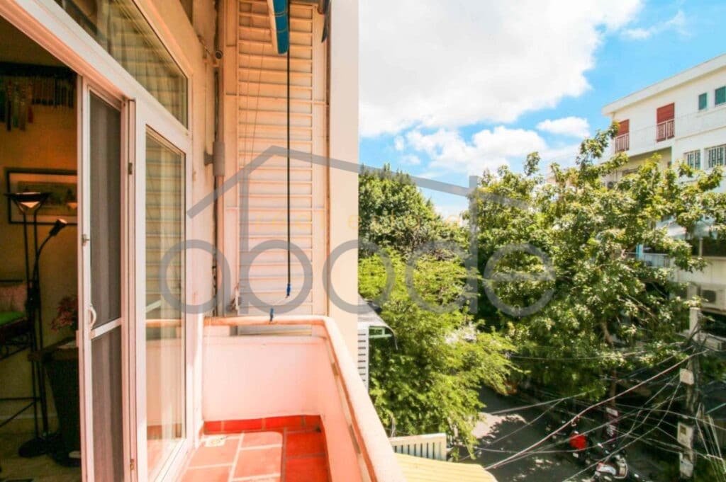 1 bedroom colonial style apartment for rent Daun Penh