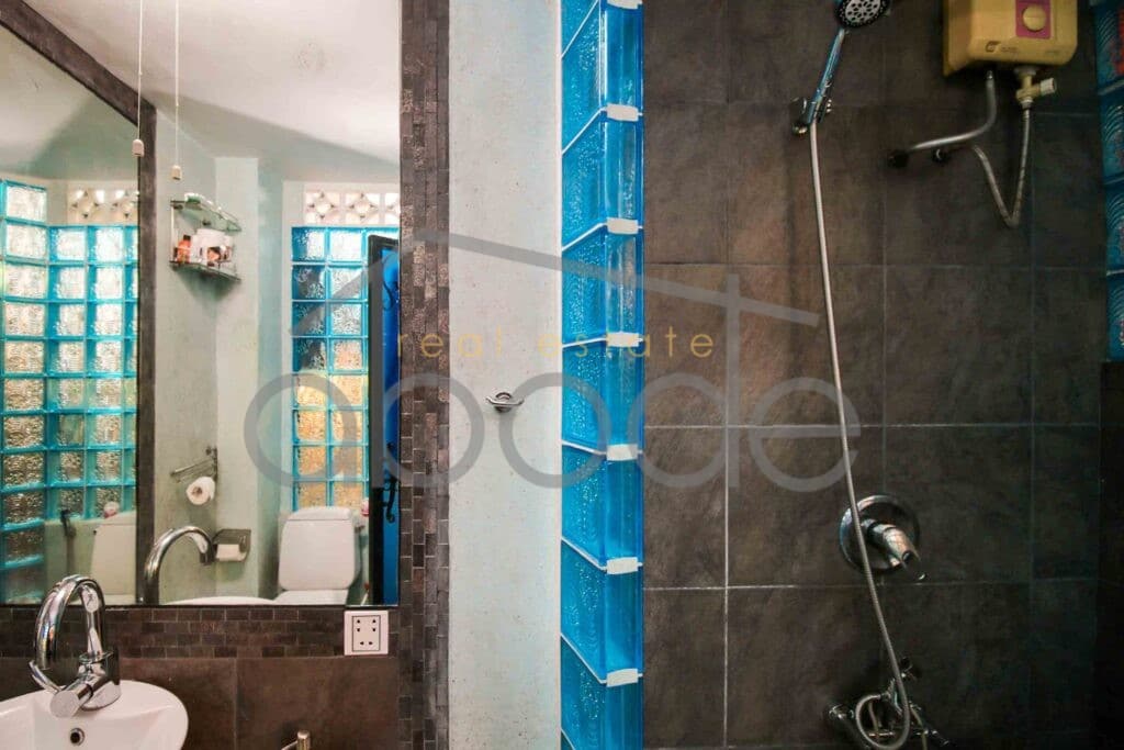 1 bedroom colonial style apartment for rent Daun Penh