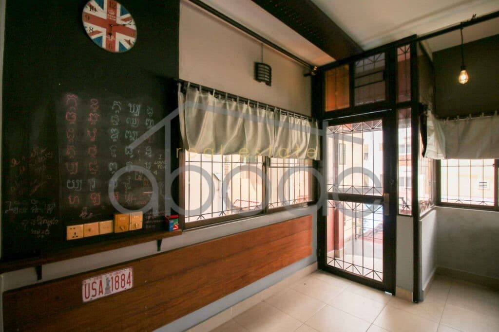 1 bedroom duplex apartment for rent Daun Penh