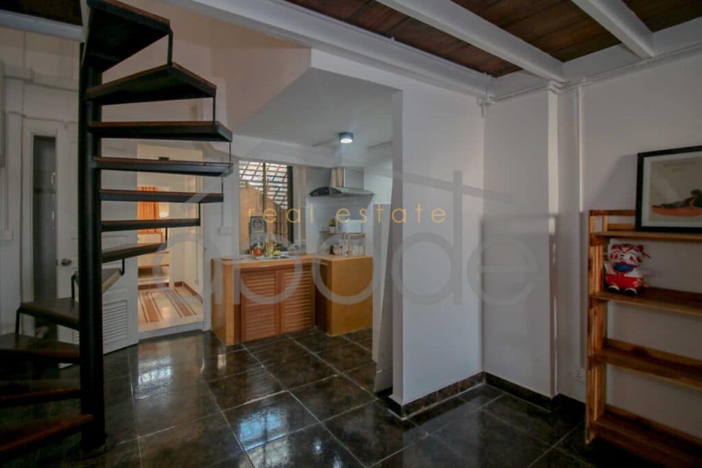 2 colonial apartment for rent Riverside Daun Penh