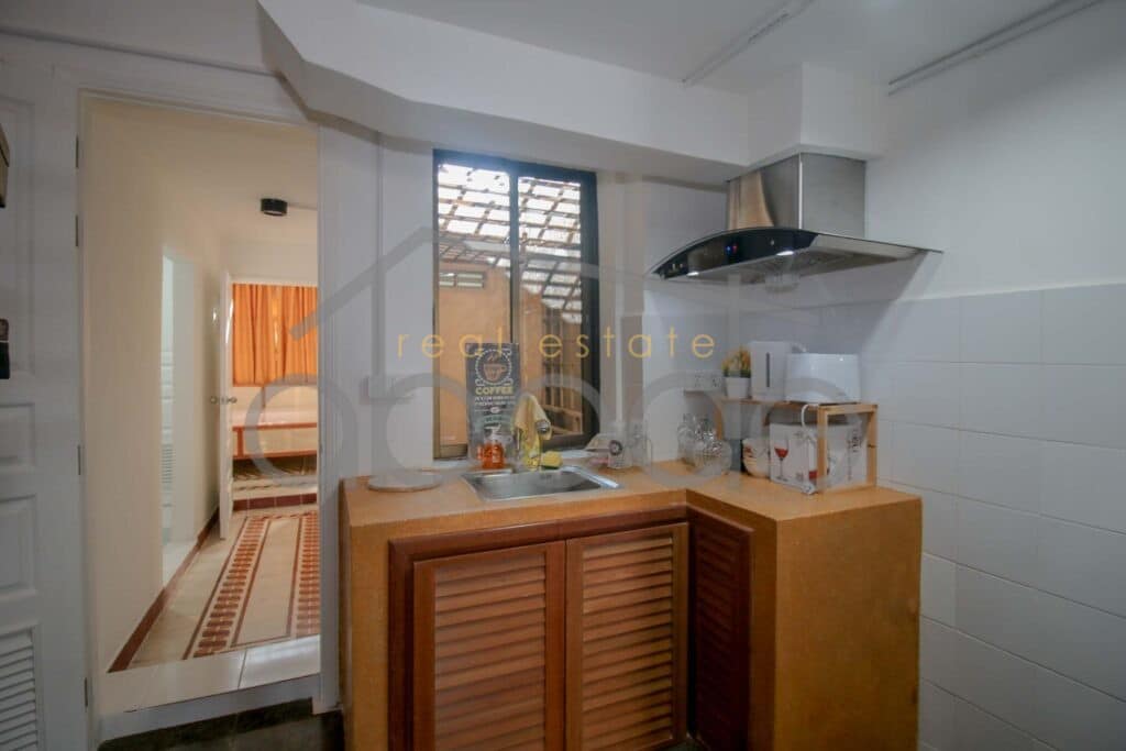 2 colonial apartment for rent Riverside Daun Penh