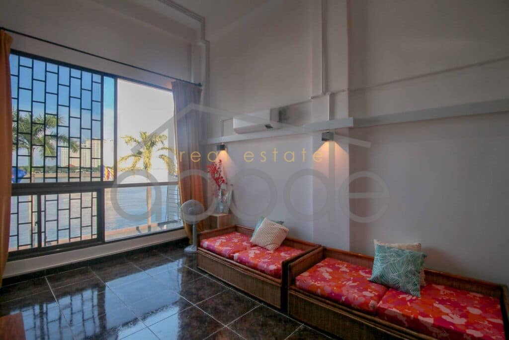 2 colonial apartment for rent Riverside Daun Penh