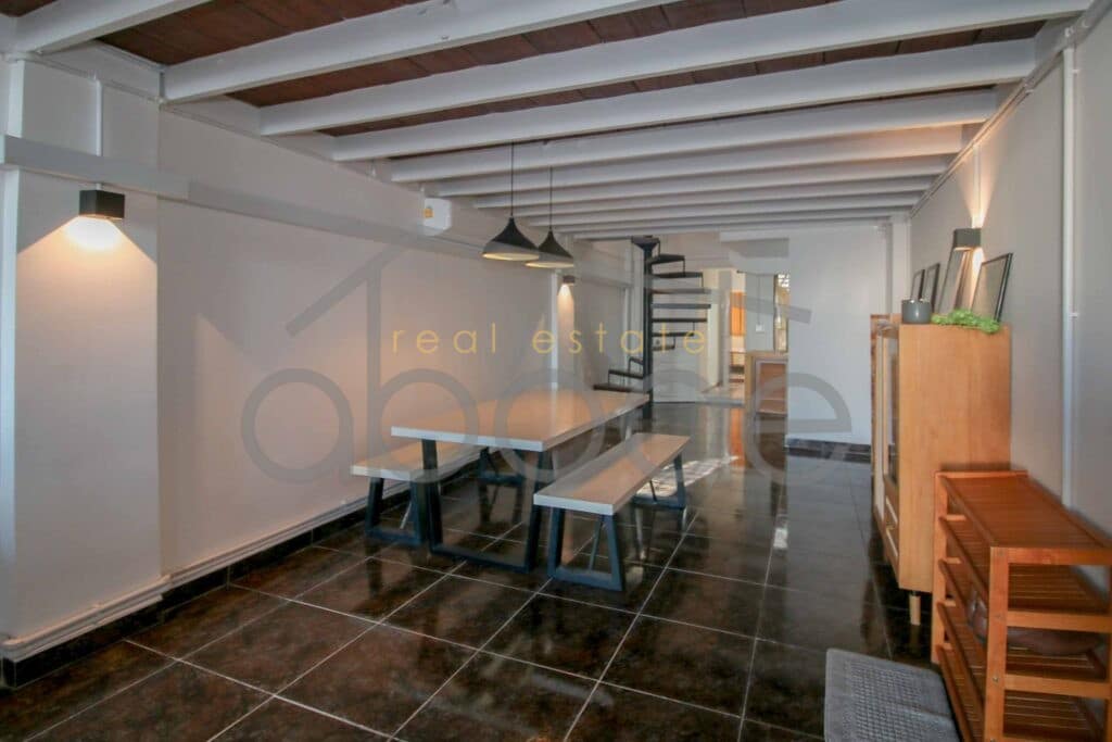 2 colonial apartment for rent Riverside Daun Penh