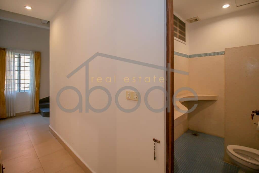 3 bedroom apartment for rent central phnom penh