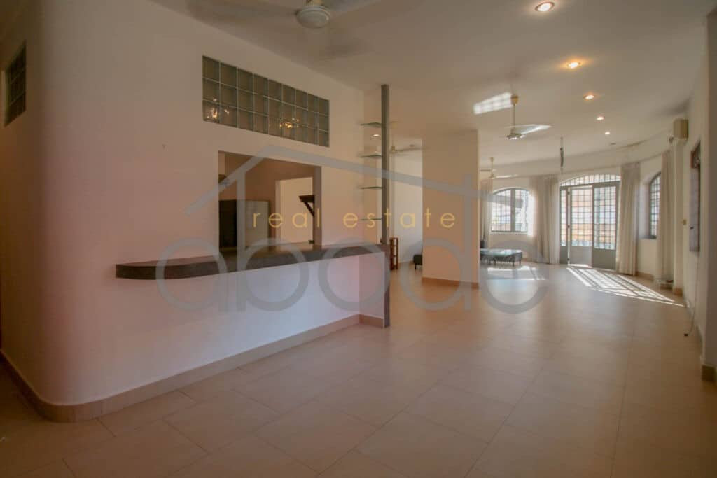 3 bedroom apartment for rent central phnom penh