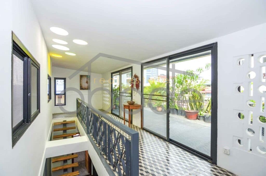 3 bedroom duplex near BKK 1 Prampi Makara