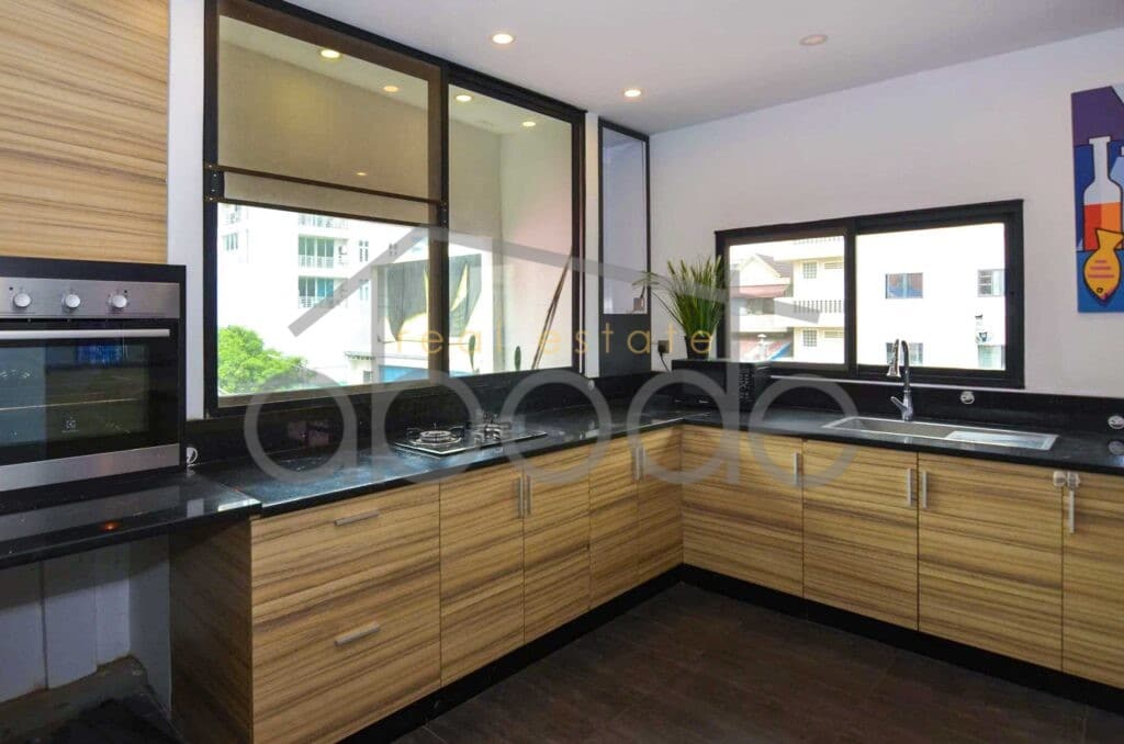 3 bedroom duplex near BKK 1 Prampi Makara
