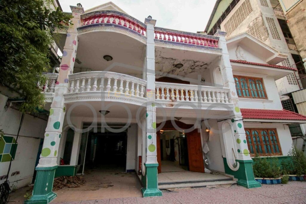 Large villa for rent near BKK Chaktomuk central Phnom Penh for rent