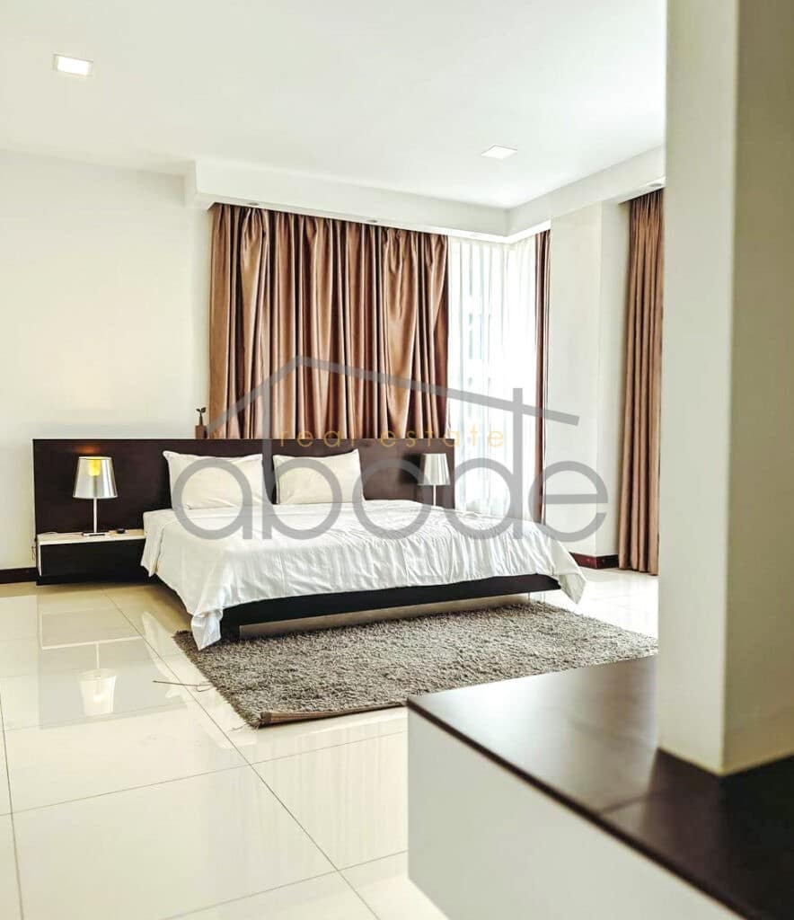 Luxury 2-bedroom apartment with rooftop swimming pool for rent Bassac Lane