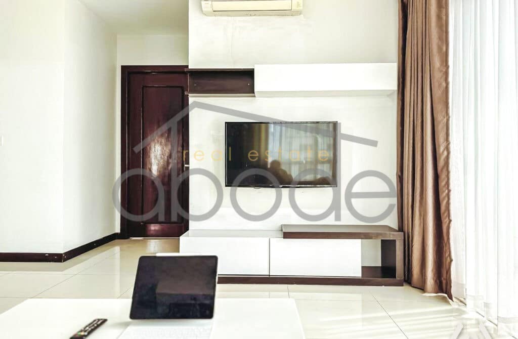 Luxury 2-bedroom apartment with rooftop swimming pool for rent Bassac Lane
