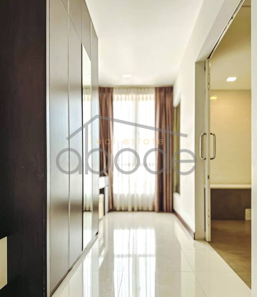 Luxury 2-bedroom apartment with rooftop swimming pool for rent Bassac Lane