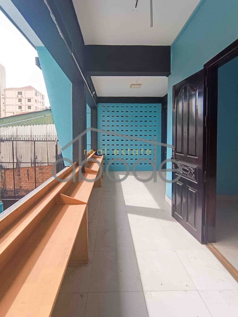 Villa commercial building for rent Boeung Prolit