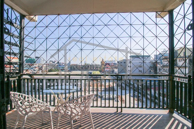 1 bedroom riverside apartment with pagoda views for rent Daun Penh