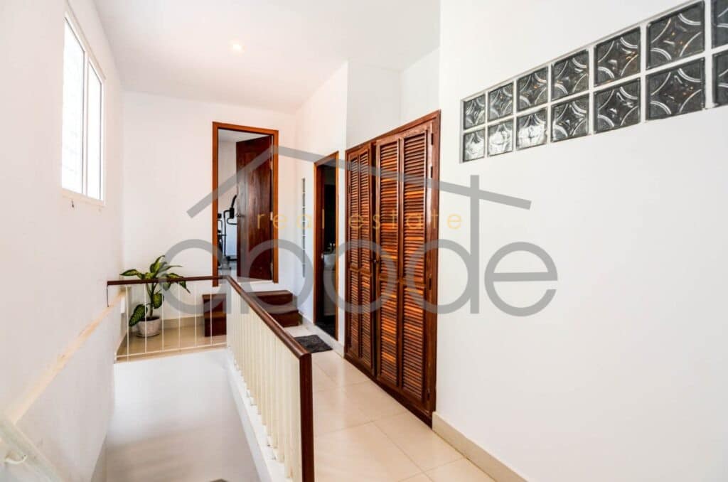 3 bedroom apartment for rent central market