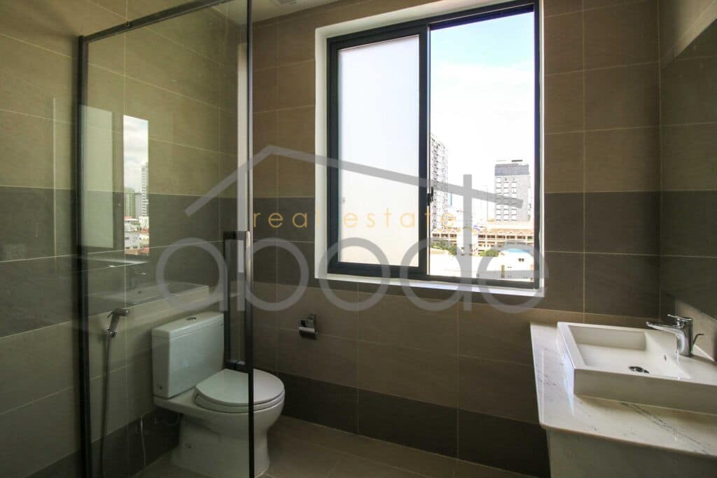 2 bedroom apartment for rent Chaktomukh BKK 1