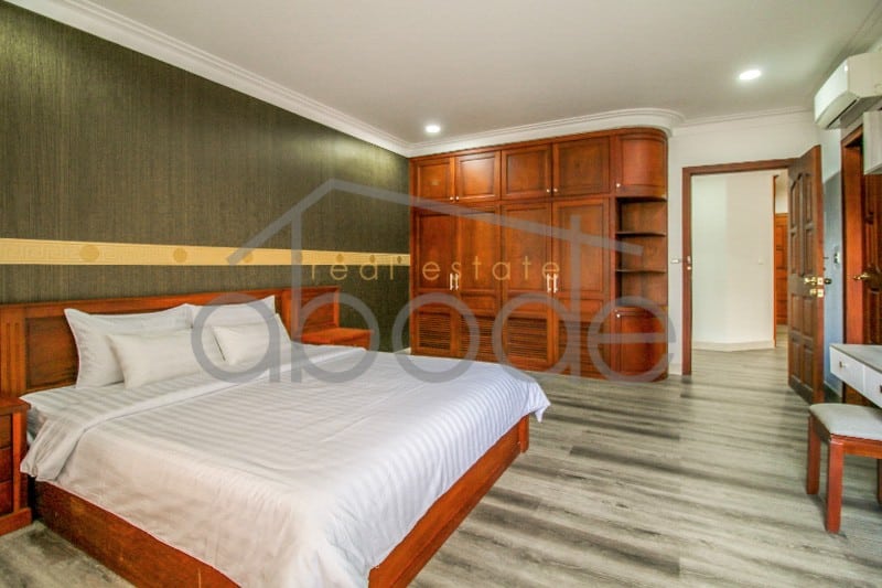3 bedroom BKK 1 serviced apartment for rent