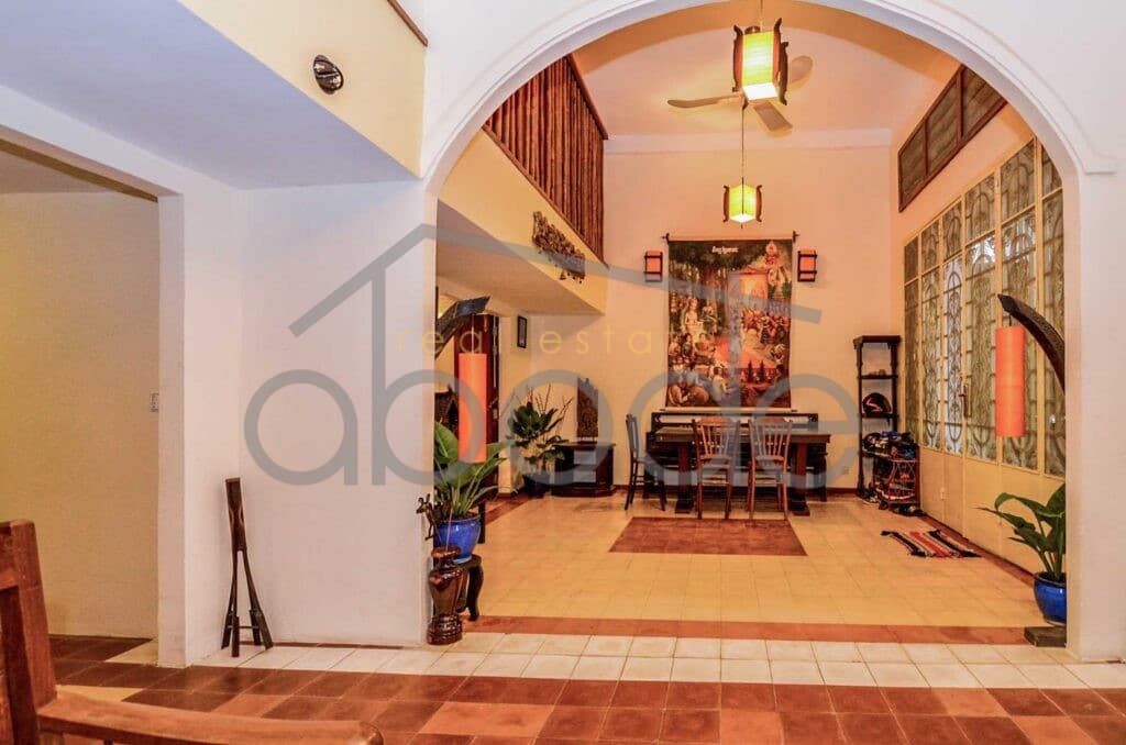 3 bedroom colonial style apartment for rent Royal Palace