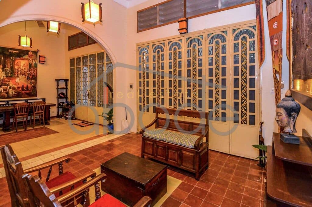 3 bedroom colonial style apartment for rent Royal Palace