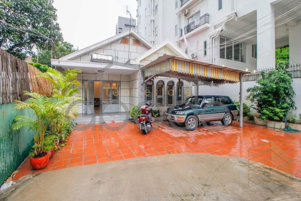 3 bedroom villa for rent Tonle Bassac