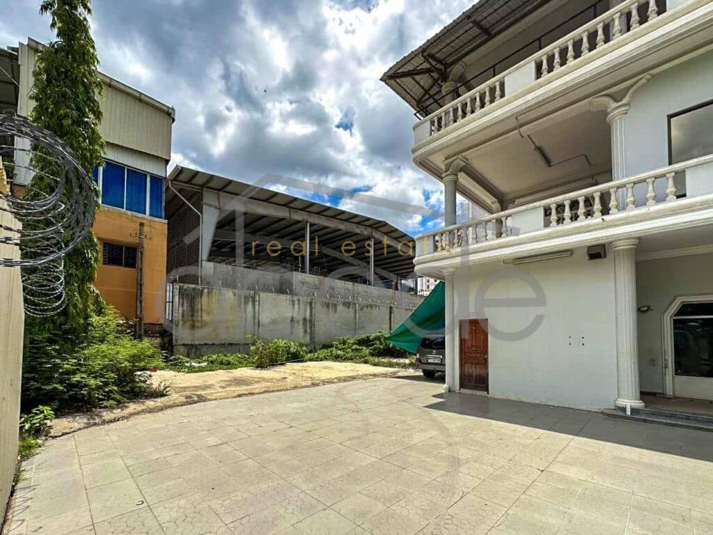 8 bedroom villa for rent Tonle Bassac near BKK 1