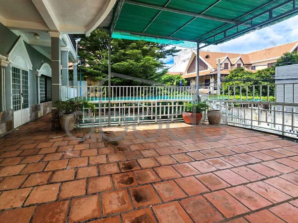 8 bedroom villa for rent Tonle Bassac near BKK 1