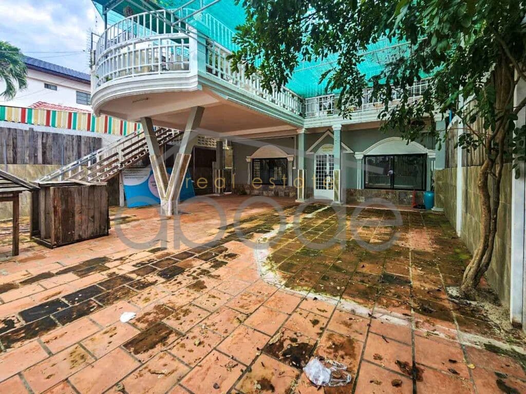 8 bedroom villa for rent Tonle Bassac near BKK 1
