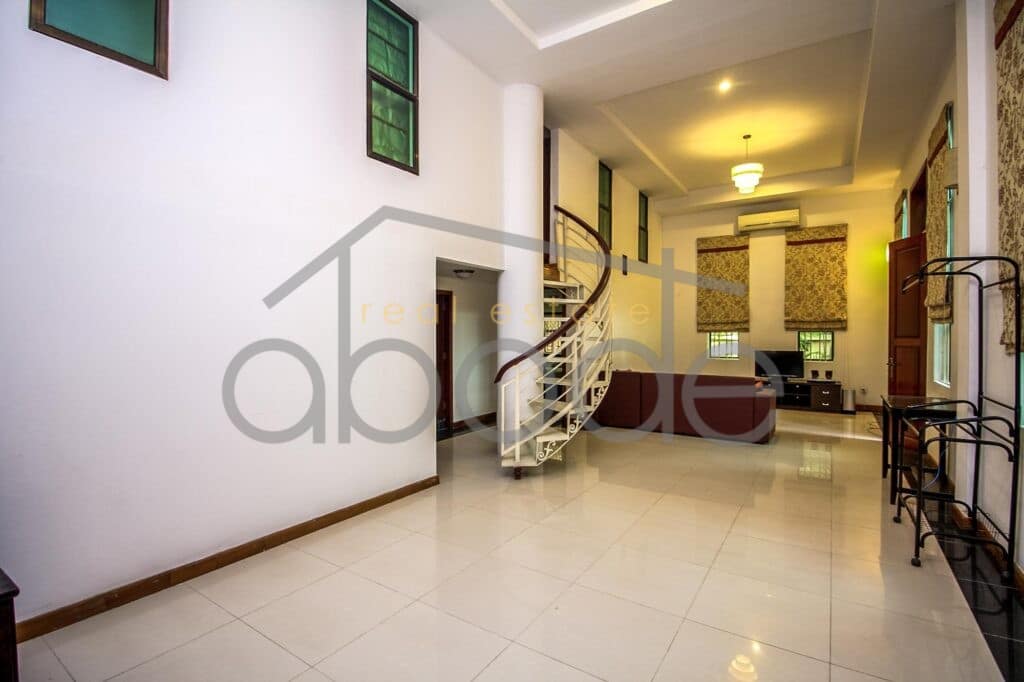 Ground floor 3 bedroom apartment for rent Wat Phnom