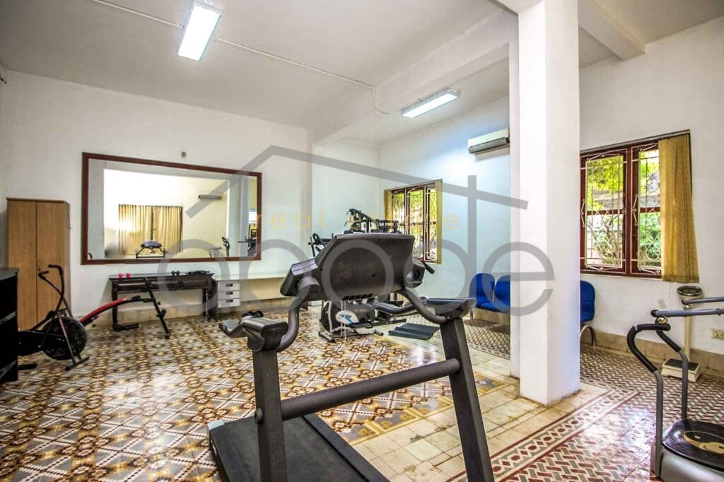 Ground floor 3 bedroom apartment for rent Wat Phnom