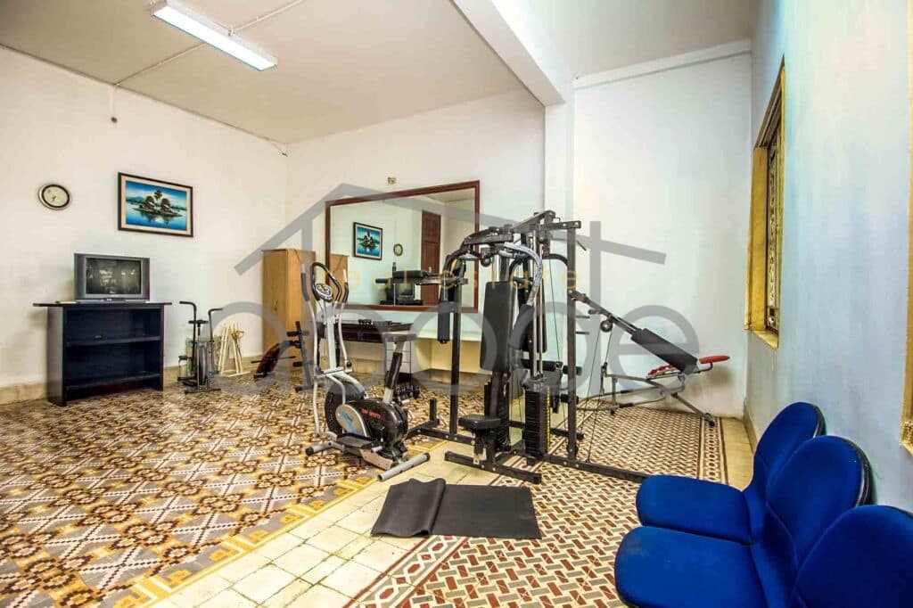 Ground floor 3 bedroom apartment for rent Wat Phnom