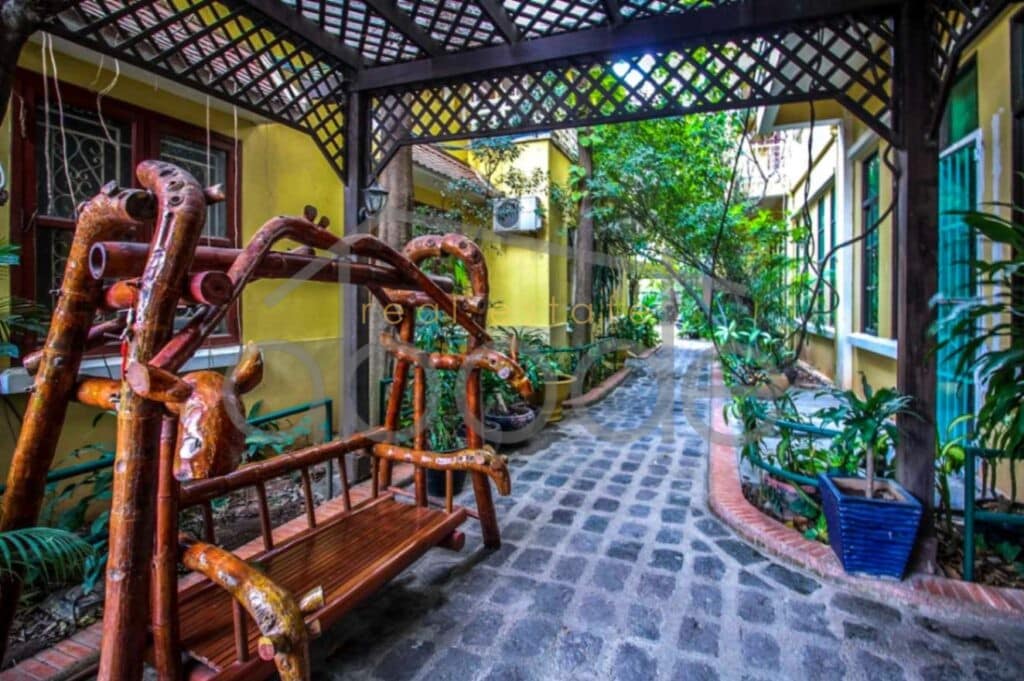 Ground floor 3 bedroom apartment for rent Wat Phnom