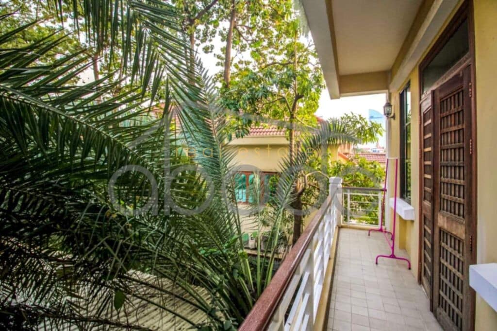Ground floor 3 bedroom apartment for rent Wat Phnom