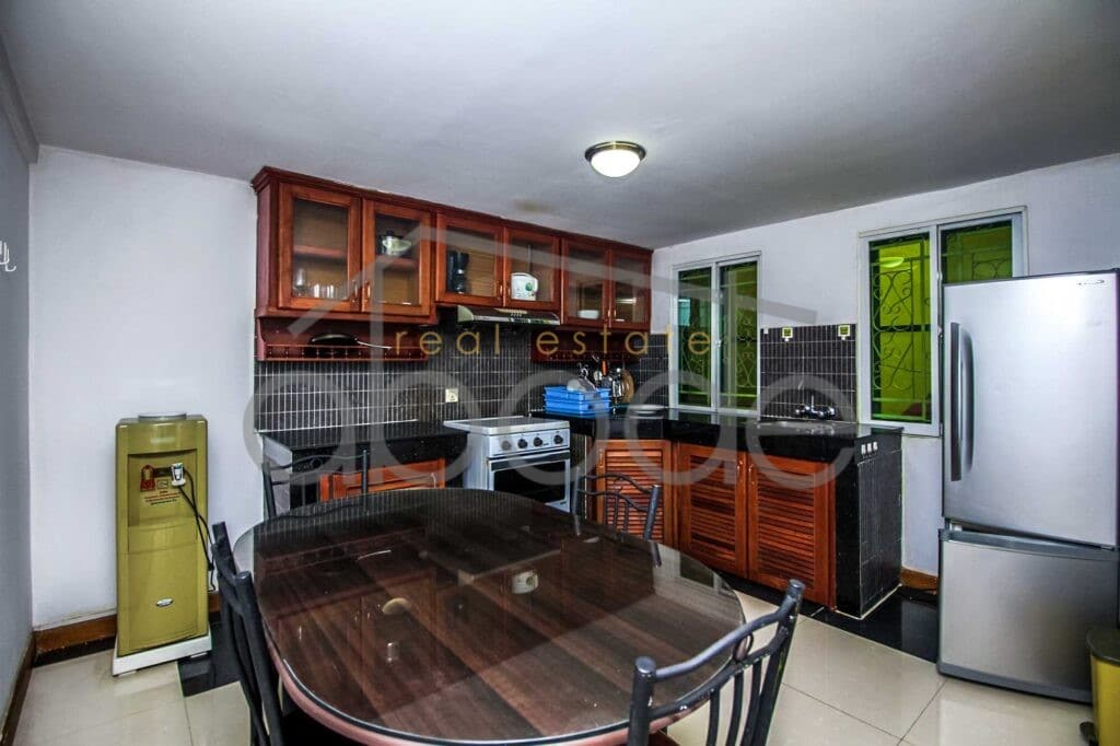 Ground floor 3 bedroom apartment for rent Wat Phnom