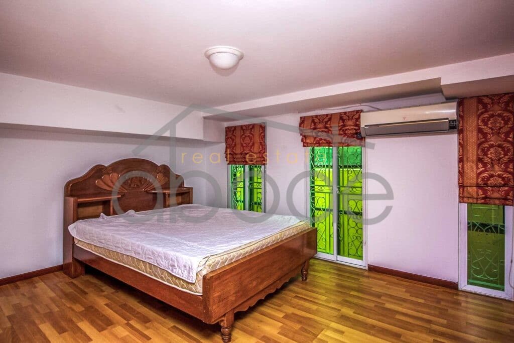 Ground floor 3 bedroom apartment for rent Wat Phnom