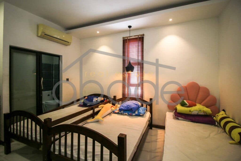 Large villa for sale Porsenchey Phnom Penh Airport