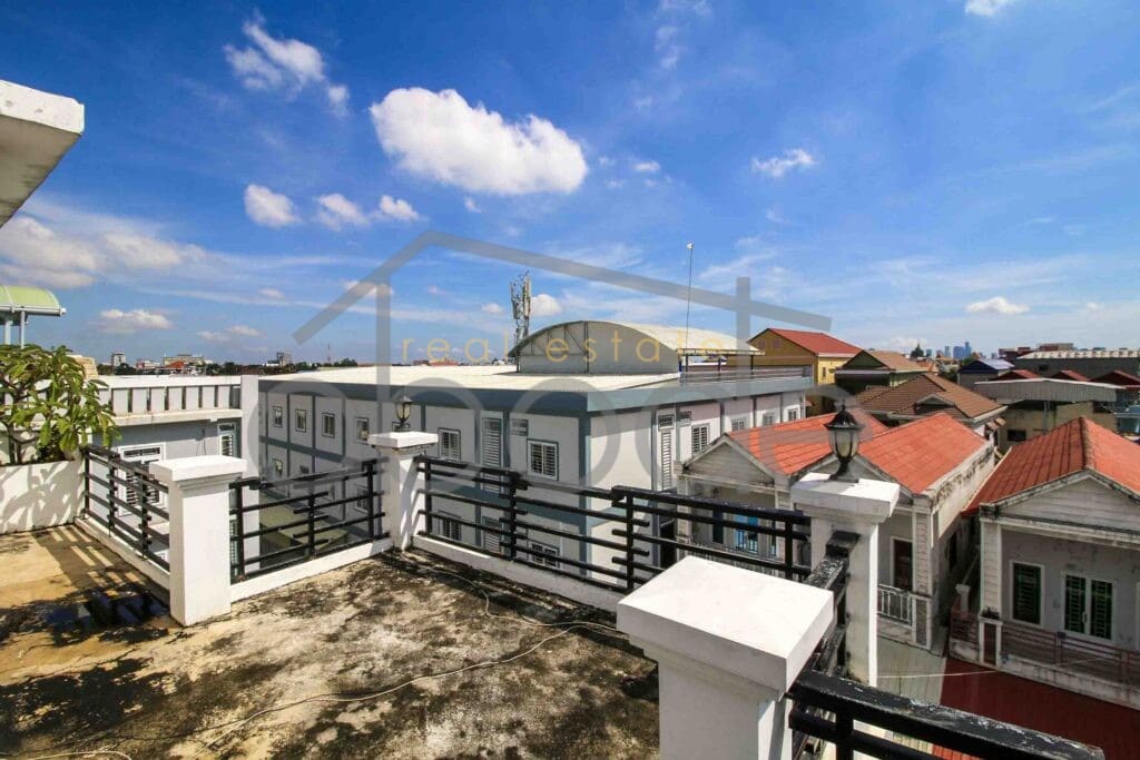 Large villa for sale Porsenchey Phnom Penh Airport