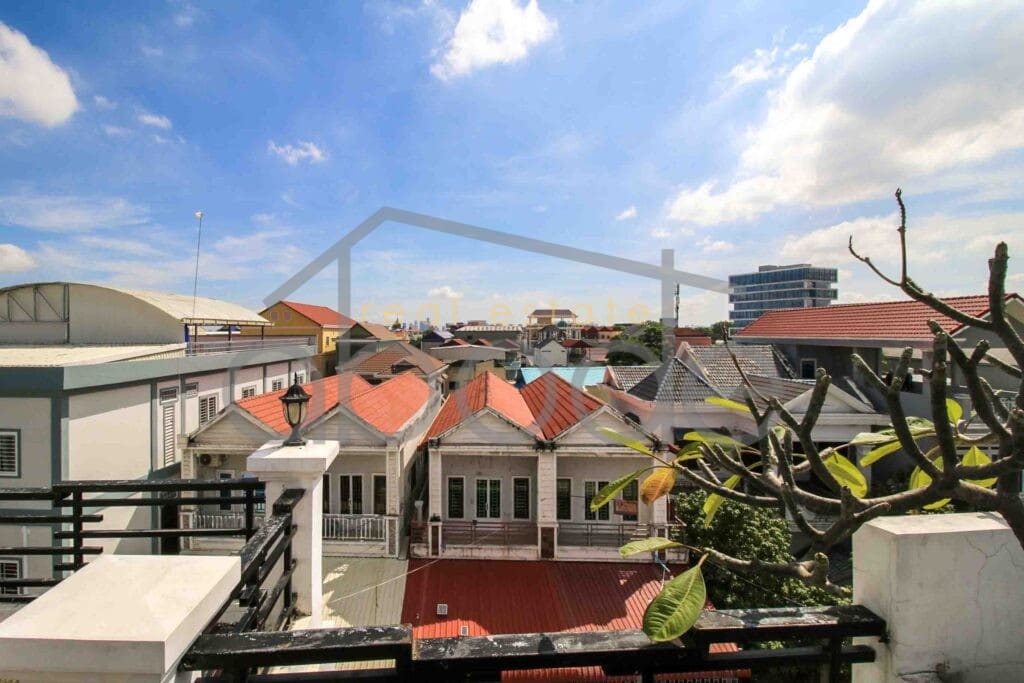 Large villa for sale Porsenchey Phnom Penh Airport
