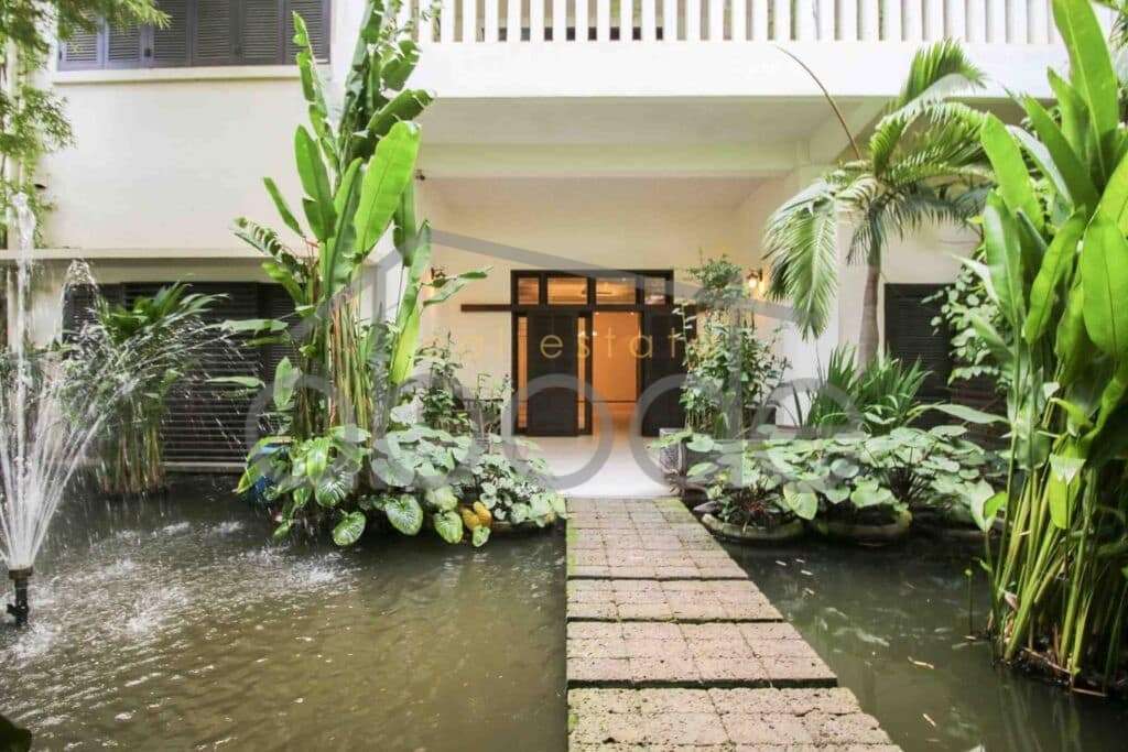 Large apartment for rent Wat Phnom central Phnom Penh