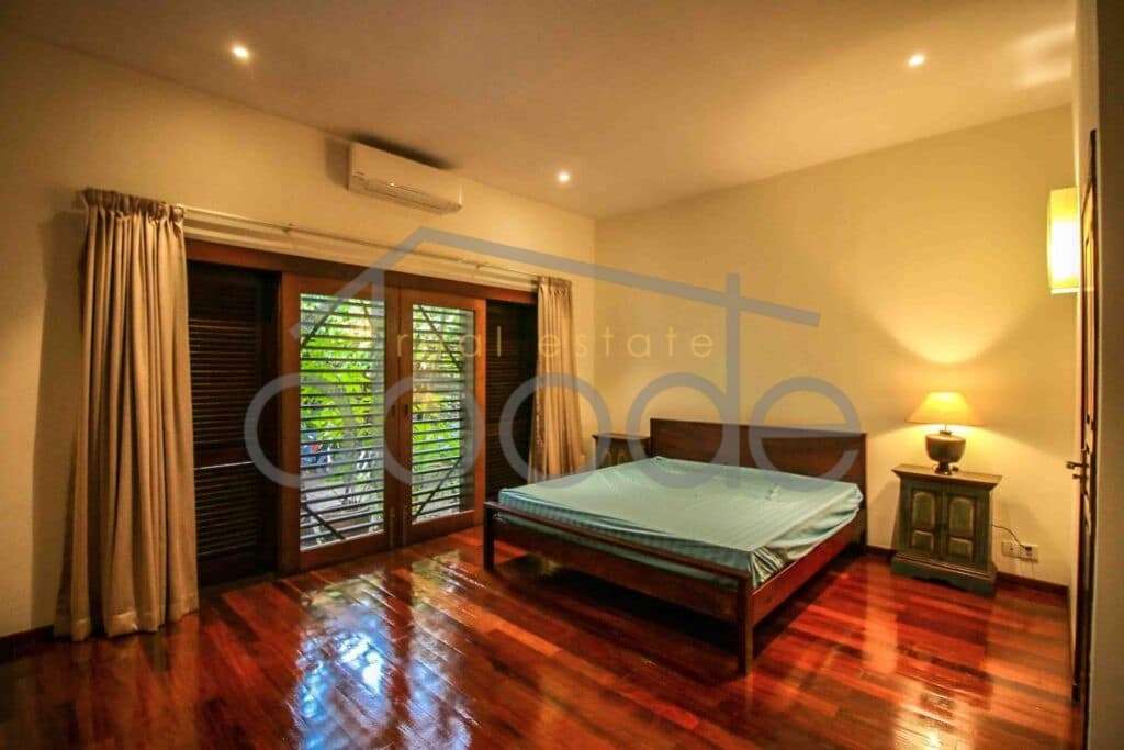 Large apartment for rent Wat Phnom central Phnom Penh